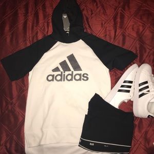 🌼 ADIDAS SHORT SLEEVE FASHION HOODY 🌼